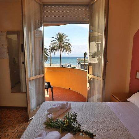 Xxv Aprile Casa Per Ferie Hotel Albenga Exterior photo